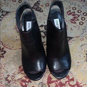 STEVE MADDEN CUT-OUT HEELS